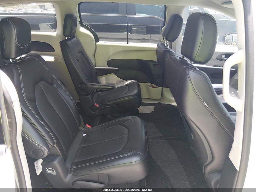 2024 CHRYSLER PACIFICA auction photo 8