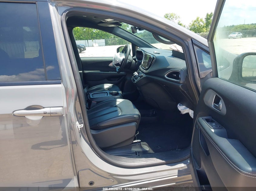 2023 CHRYSLER PACIFICA auction photo 5