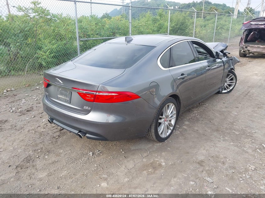2017 JAGUAR XF auction photo 4