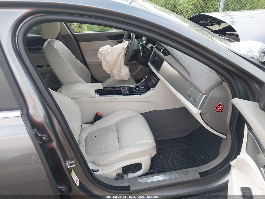2017 JAGUAR XF auction photo 5