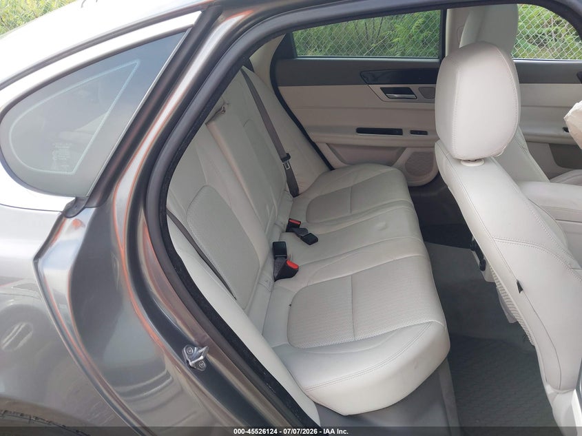 2017 JAGUAR XF auction photo 8