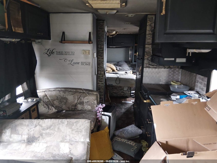2000 WORKHORSE CUSTOM CHASSIS MOTORHOME CHASSIS auction photo 5