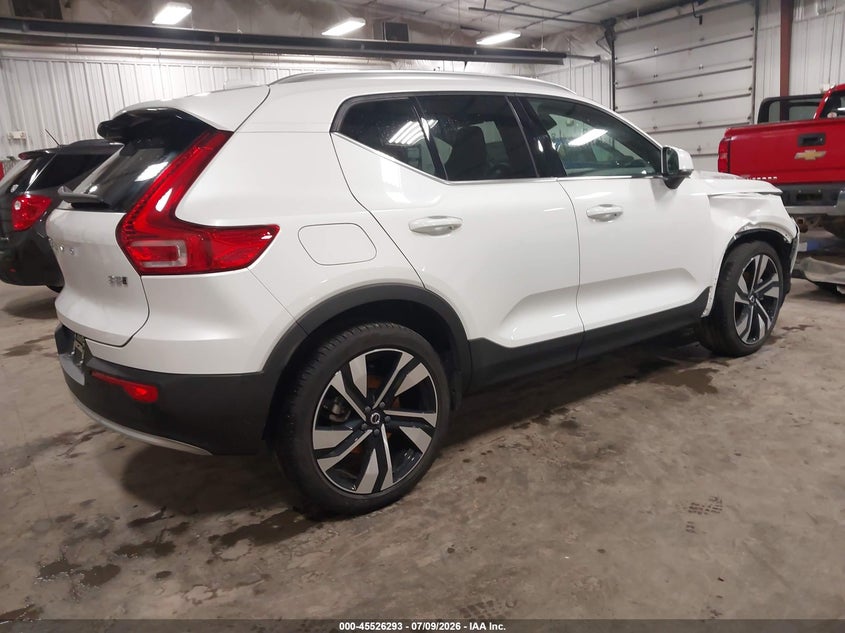 2024 VOLVO XC40 auction photo 4