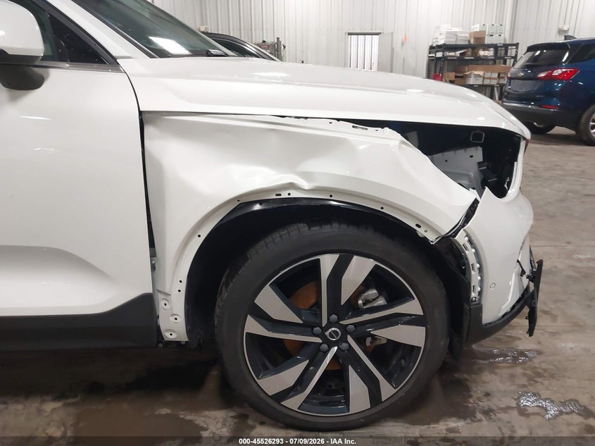 2024 VOLVO XC40 auction photo 6