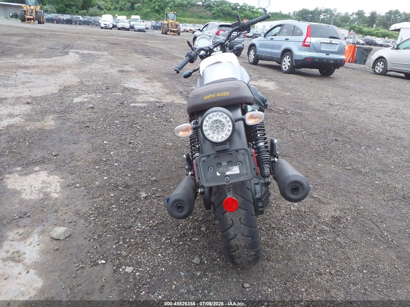 2021 Moto Guzzi V7 Stone VIN: ZGUKZUA05MM000110 Lot: 45526356