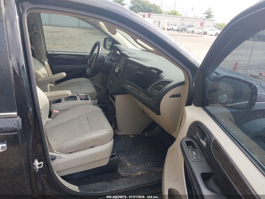 2016 CHRYSLER TOWN & COUNTRY auction photo 5