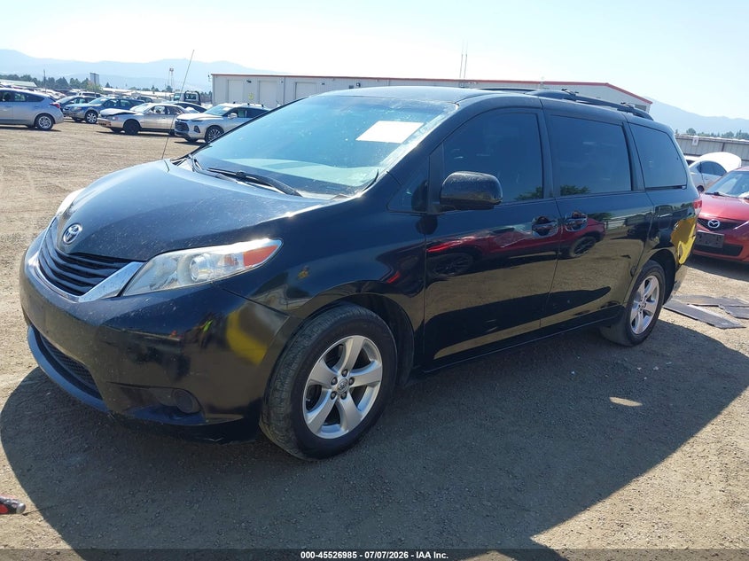 2014 Toyota Sienna, Правый бок, IAAI, VIN 5TDJK3DC4ES077849 — фото 2