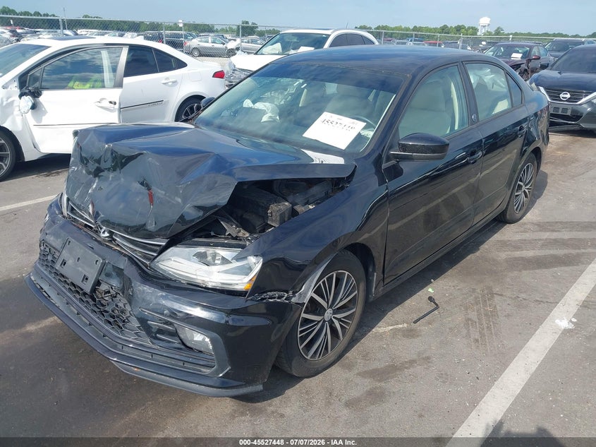2018 VOLKSWAGEN JETTA auction photo 2