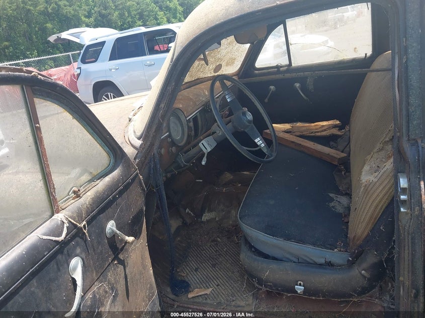 1950 CHEVROLET SEDAN auction photo 5