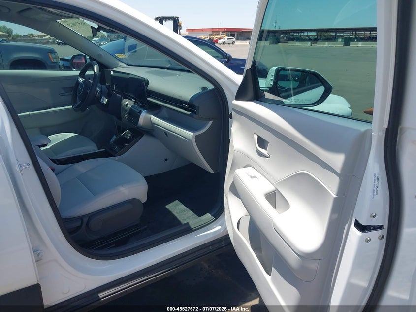 2025 HYUNDAI KONA auction photo 5