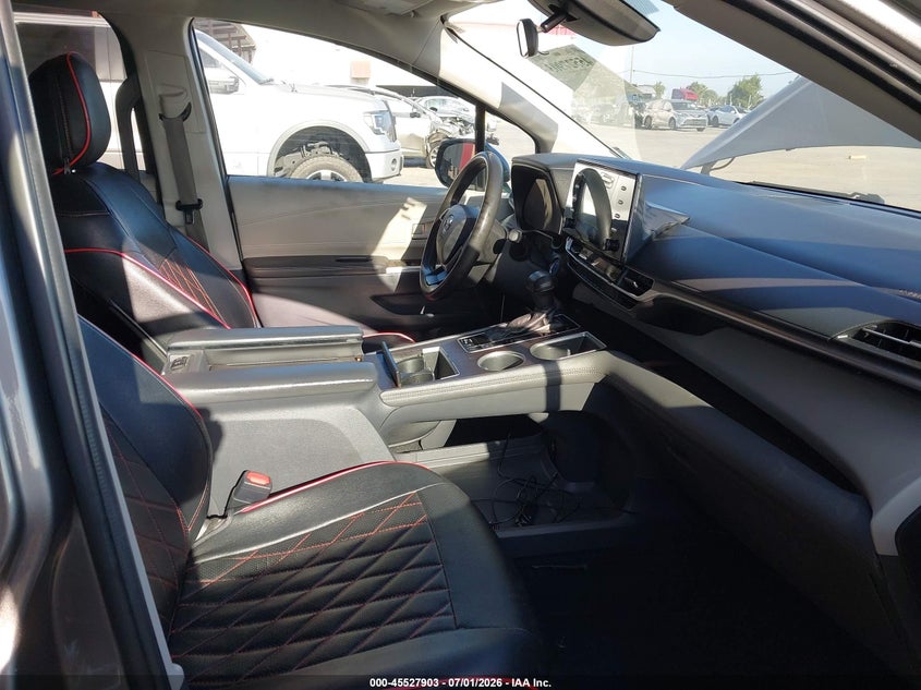 2021 TOYOTA SIENNA LE