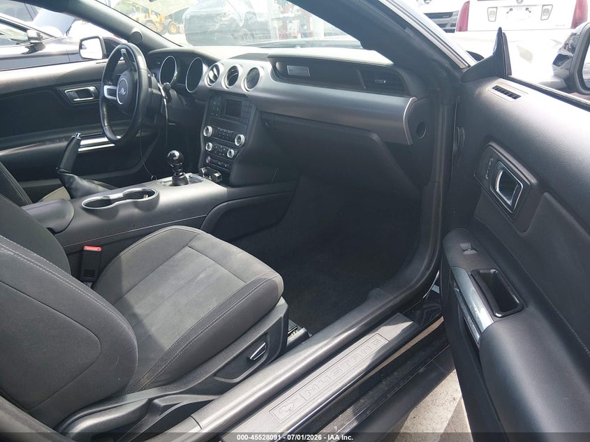 2019 FORD MUSTANG auction photo 5