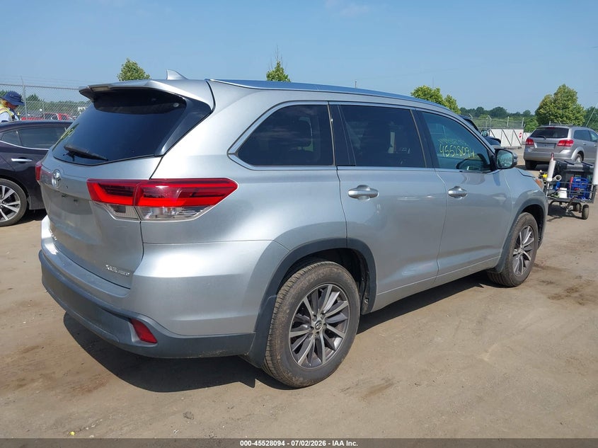 2017 TOYOTA HIGHLANDER auction photo 4