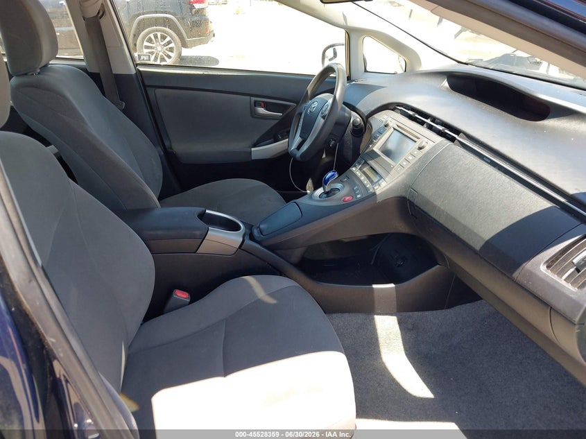 2014 TOYOTA PRIUS auction photo 5