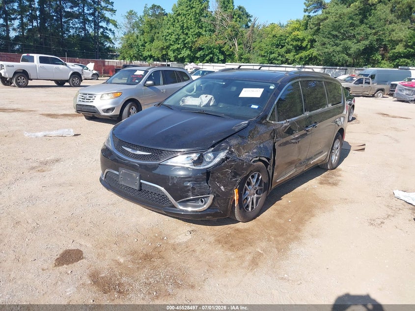 2020 CHRYSLER PACIFICA TOURING L · Фото 2