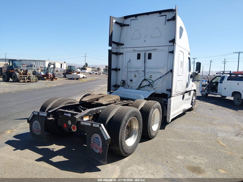 2016 FREIGHTLINER CASCADIA 125 auction photo 4