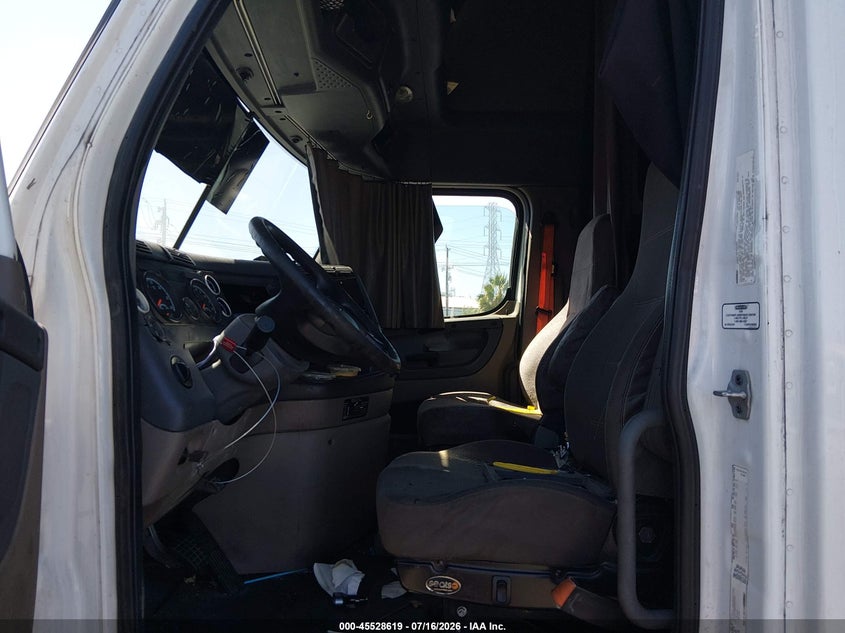 2016 FREIGHTLINER CASCADIA 125 auction photo 7