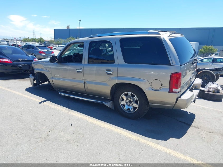 2003 CADILLAC ESCALADE auction photo 3