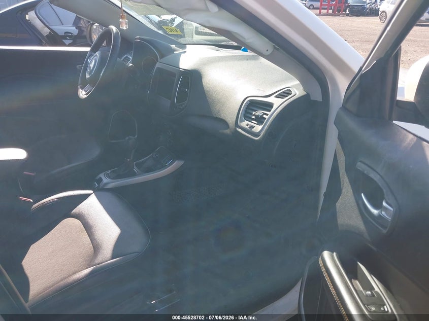 2019 JEEP COMPASS auction photo 5