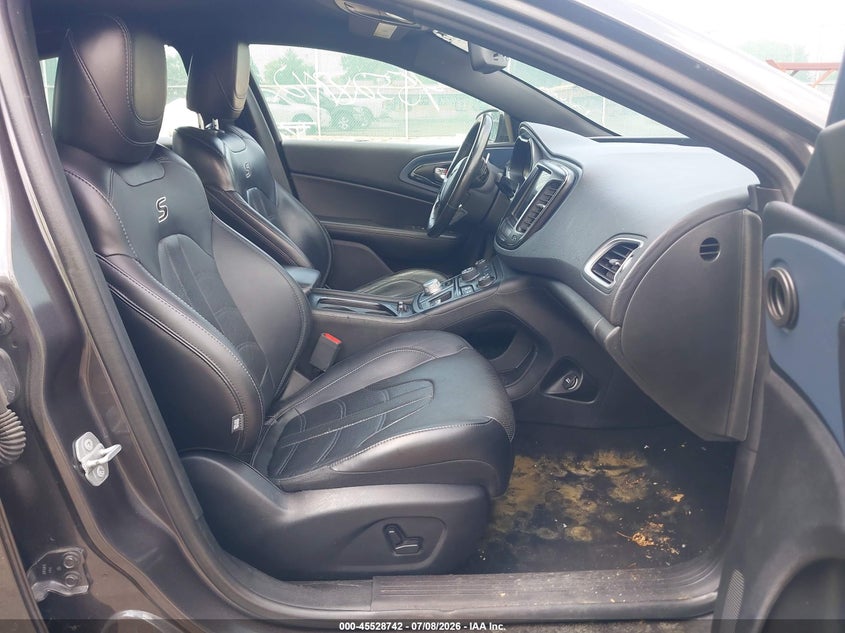 2016 CHRYSLER 200 auction photo 5