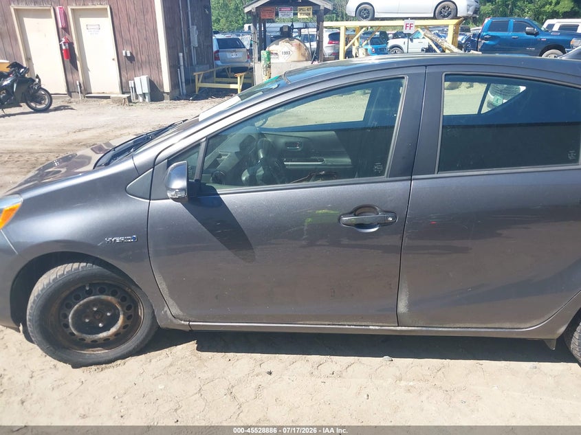 TOYOTA PRIUS C - zdjęcie 14