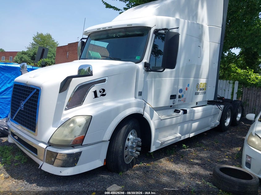 2015 VOLVO VN auction photo 2