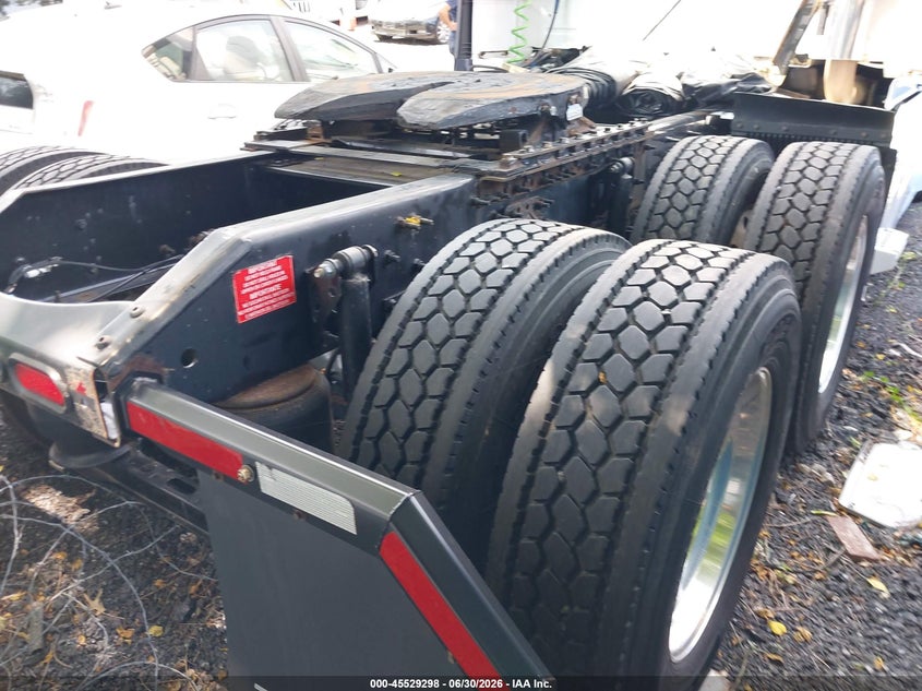 2015 VOLVO VN auction photo 4