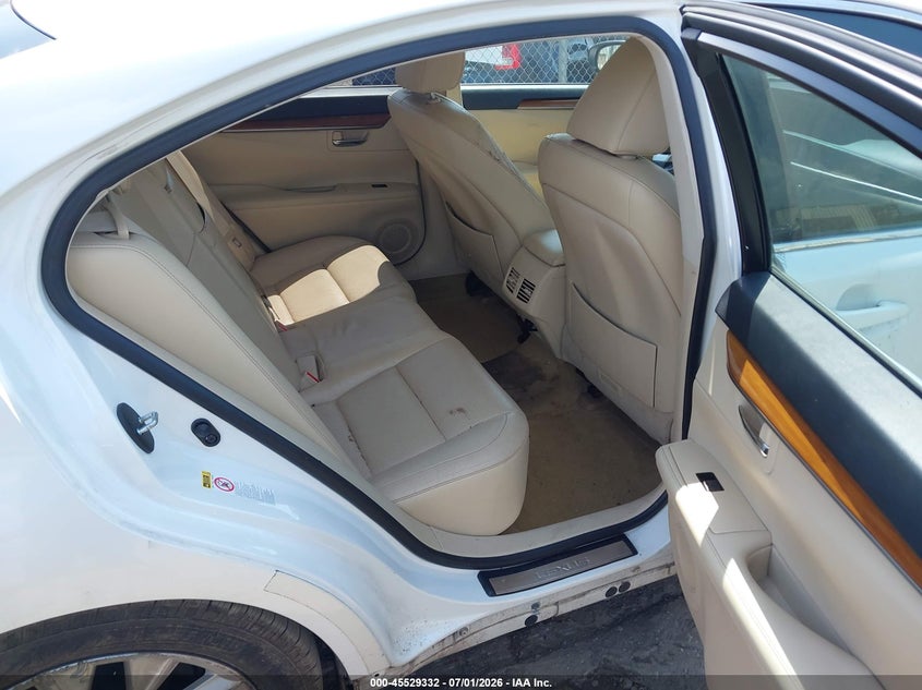 AtlanticExpress - Lexus ES 300h
