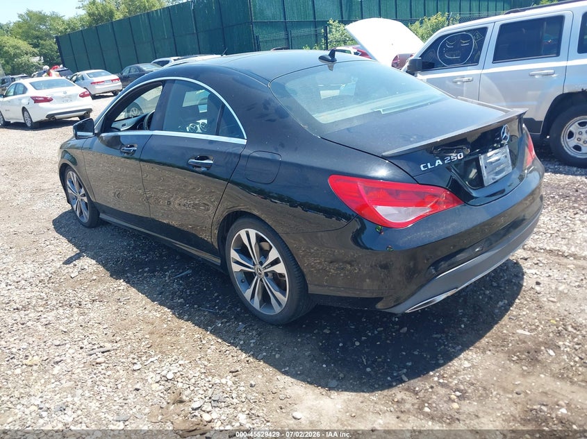 2018 MERCEDES-BENZ CLA 250 — zdjęcie 3