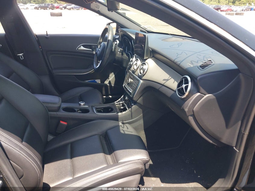 2018 MERCEDES-BENZ CLA 250 — zdjęcie 5