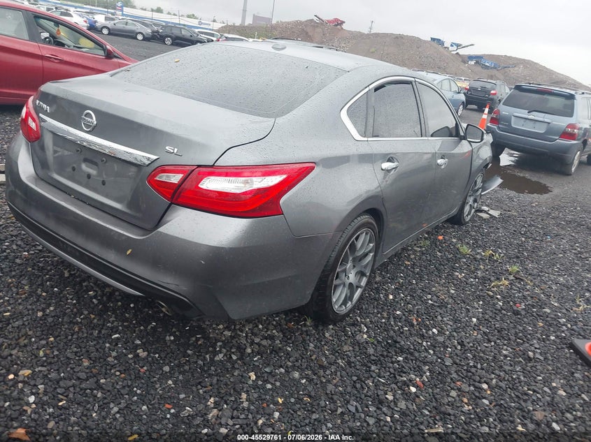 2017 NISSAN ALTIMA auction photo 4