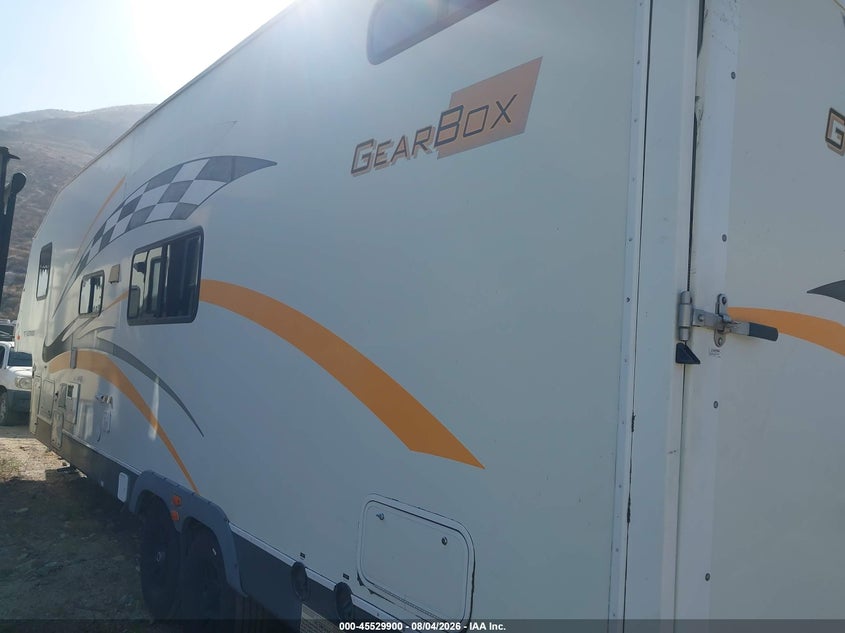 2005 FLEETWOOD GEARBOX 335FS auction photo 3