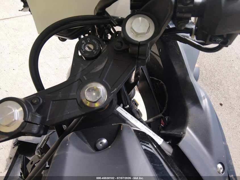 2015 YAMAHA YZFR3 auction photo 7