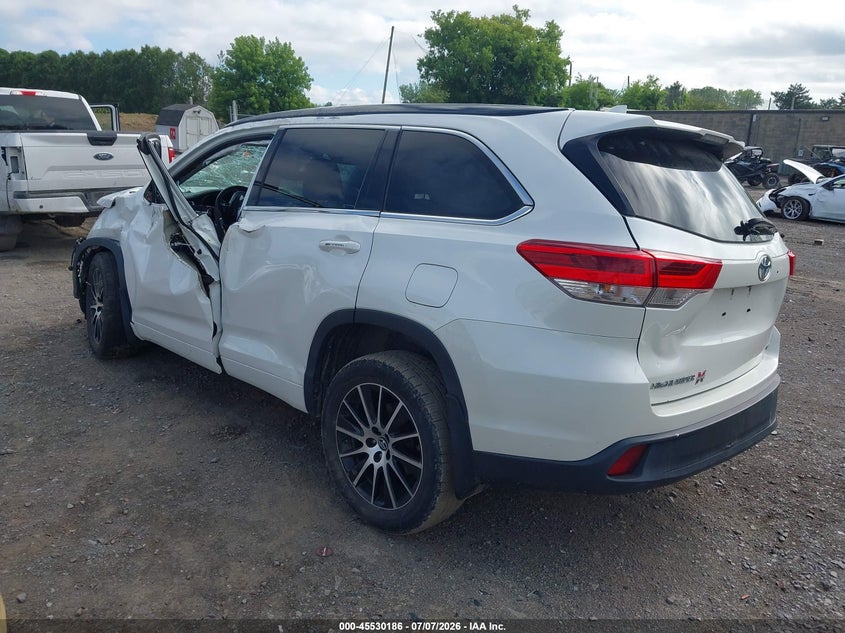 2017 TOYOTA HIGHLANDER auction photo 3