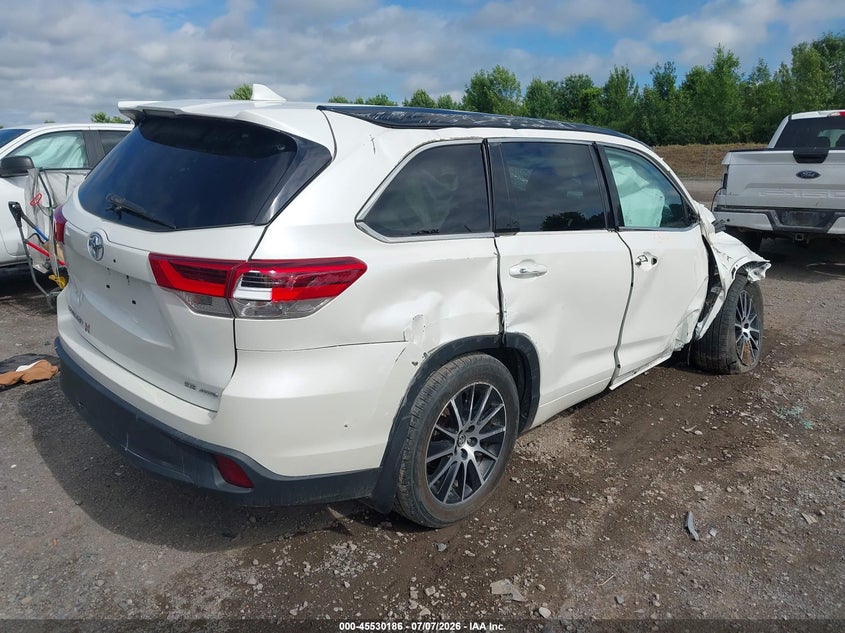 2017 TOYOTA HIGHLANDER auction photo 4
