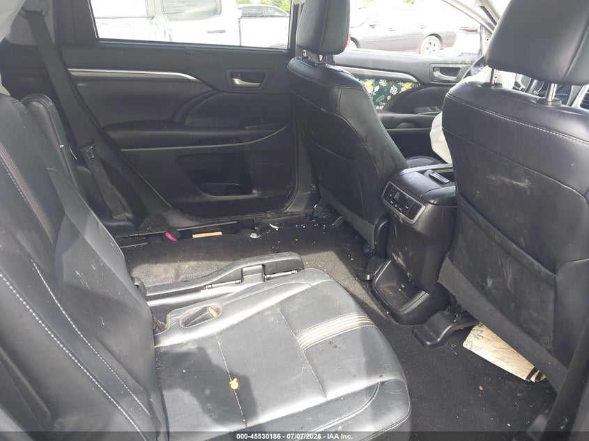 2017 TOYOTA HIGHLANDER auction photo 8