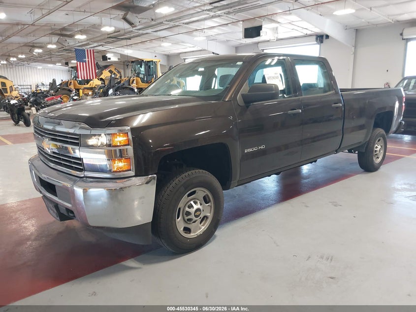 2018 Chevrolet Silverado, Перёд и зад, IAAI, VIN 1GC1CUEG3JF259573 — фото 2