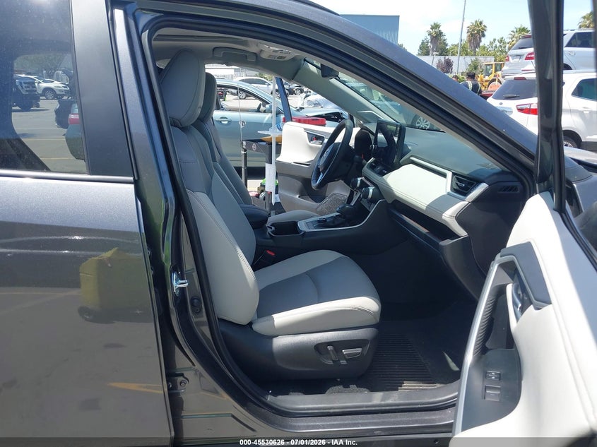 2025 TOYOTA RAV4 auction photo 5