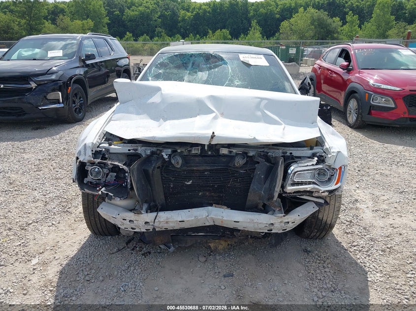2014 CHRYSLER 300 auction photo 6