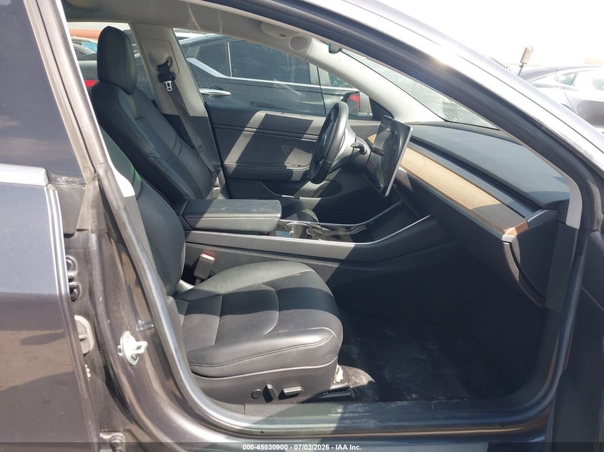 2018 TESLA MODEL 3 auction photo 5