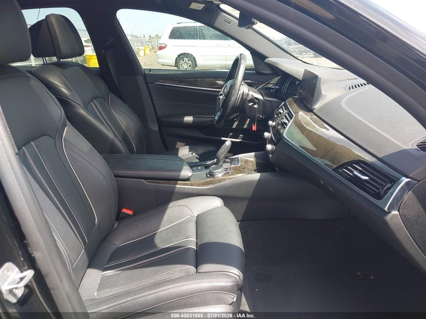 VIN: WBAJA9C5XKB254655 2019 BMW 530E IPERFORMANCE