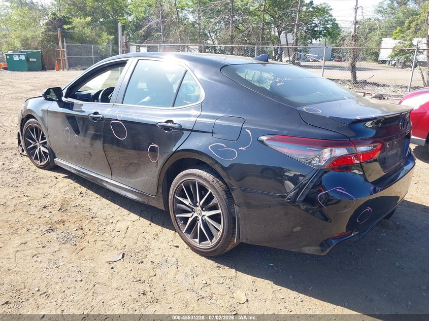 2021 TOYOTA CAMRY auction photo 3