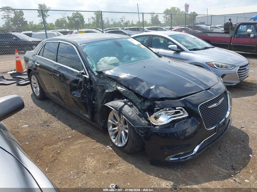 2017 CHRYSLER 300C — zdjęcie z aukcji