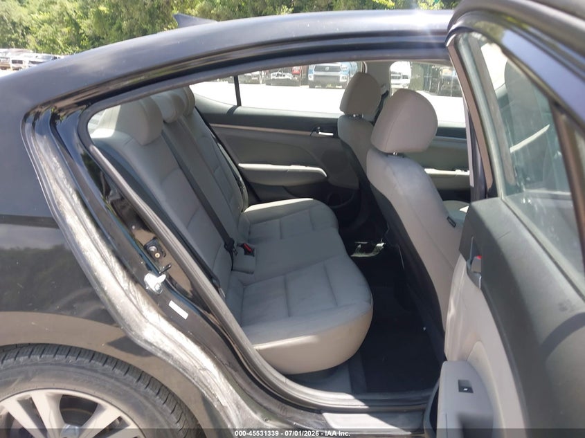 2018 HYUNDAI ELANTRA auction photo 8