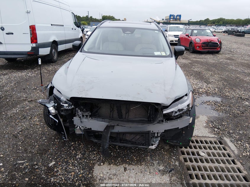 2025 VOLVO XC60 auction photo 6