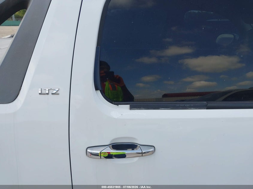 2010 CHEVROLET AVALANCHE 1500 auction photo 6