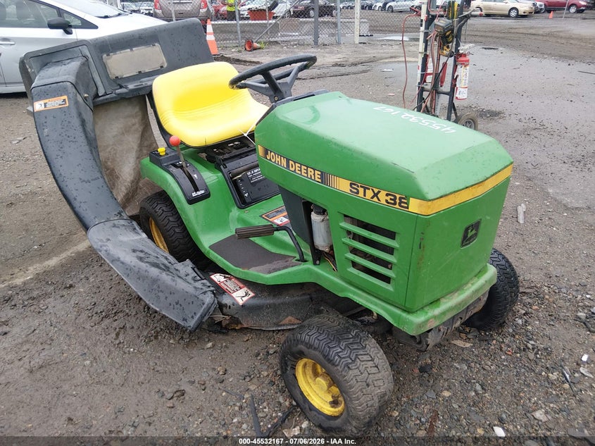 2006 John Deere Lawnmower