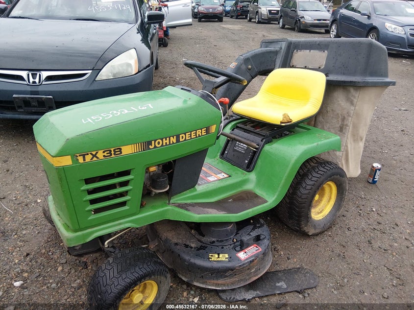 2006 JOHN DEERE LAWNMOWER auction photo 2