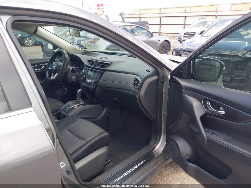 2017 NISSAN ROGUE auction photo 5