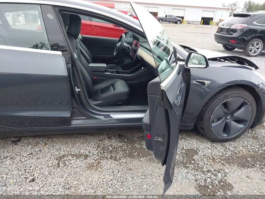 2018 TESLA MODEL 3 auction photo 5